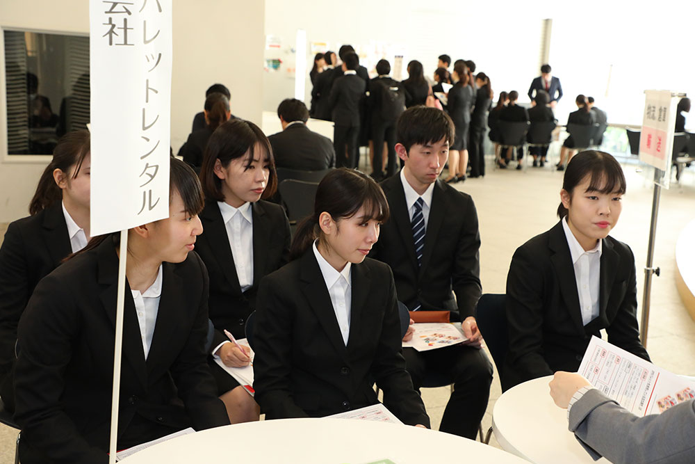 マッチングの強化(学内企業研究会・説明会など)
